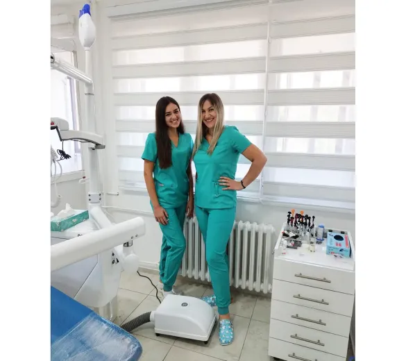 Dr Ana Petković i koleginica u ordinaciji Dental studio Petković